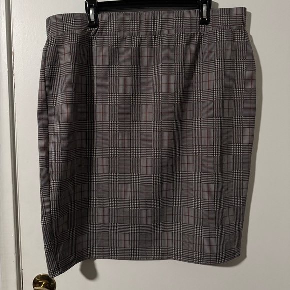 torrid Dresses & Skirts - Torrid Gray Knee-Length Pencil Skirt